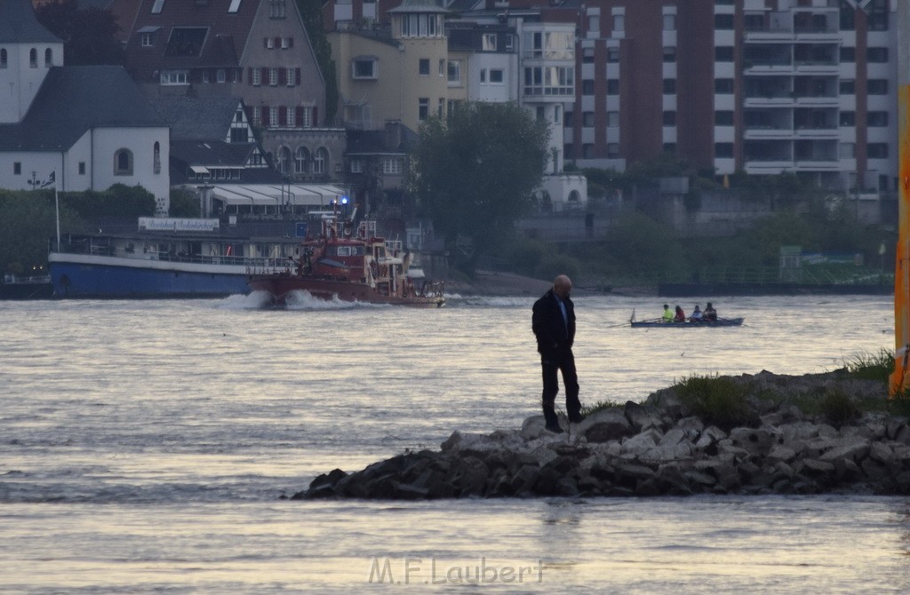 PRhein Koeln Porz Ensen Schwimmer untergegangen P050.JPG - Miklos Laubert